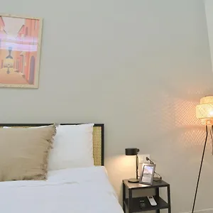 cozy-central-residence-napoli.hotels-amalfi.com/